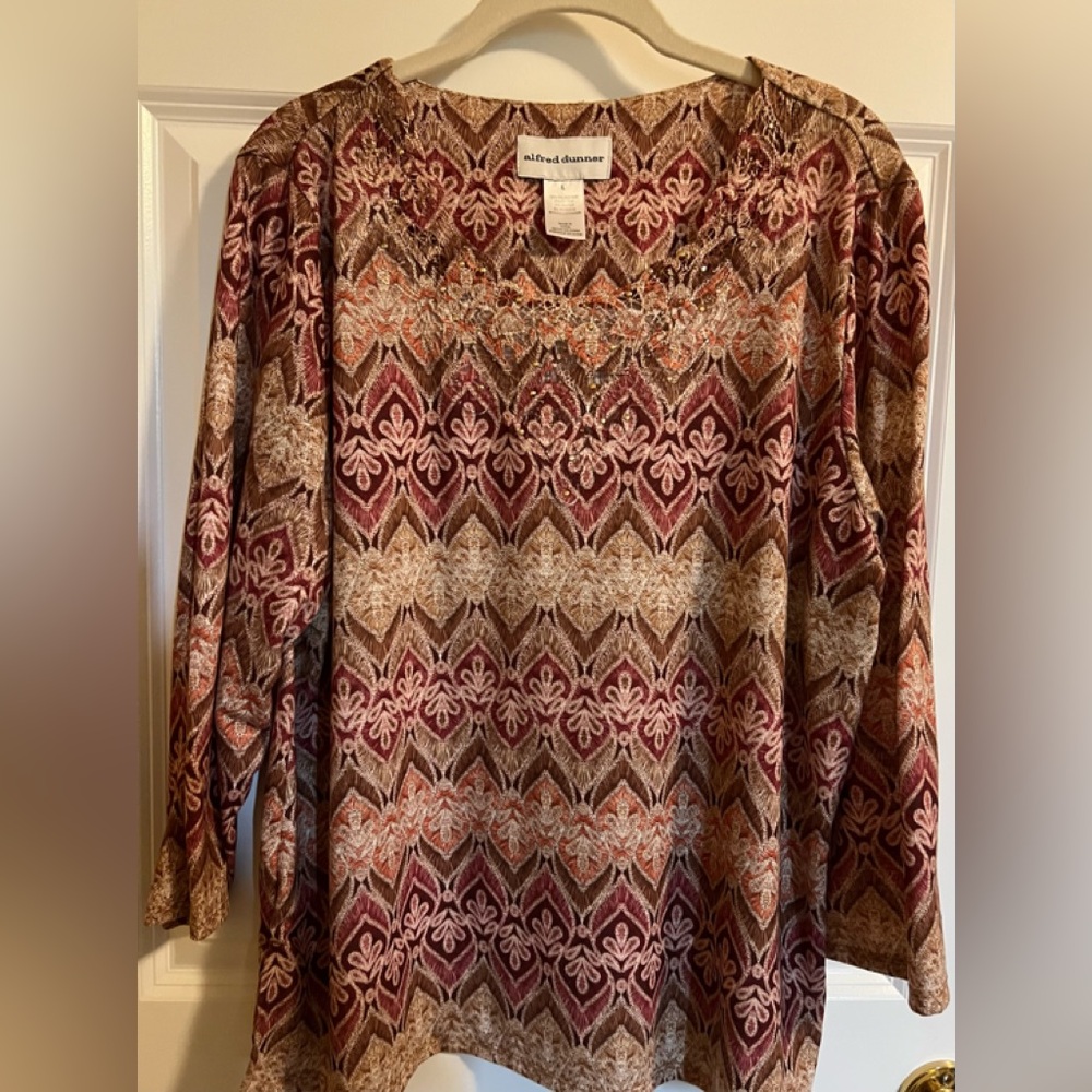 EUC Alfred Dunner top with bling. Size L